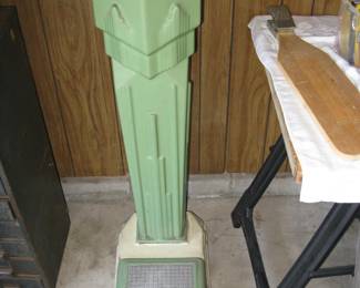Vintage Art Deco Scale