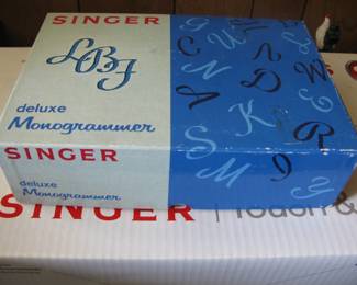 Singer Monogrammer