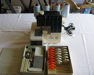 Huskey Lock 560 Sewing Machine