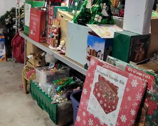 Vintage Christmas decor, animated decorations 
