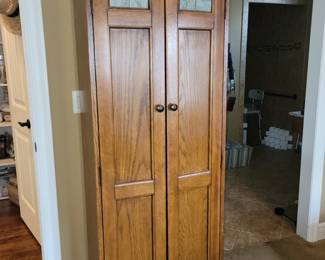 Lane storage cabinet