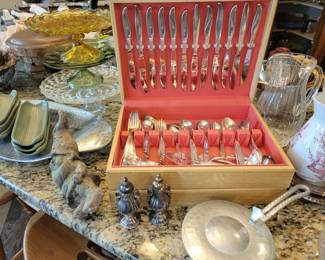Flatware set