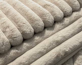 FRYE "SO SOFT" King Quilt w 2 Shams