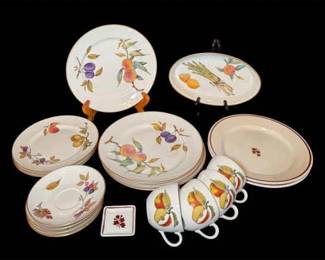 Exquisite Royal Worcester Evesham Gold Mixed Collectible Porcelain Dinnerware Set