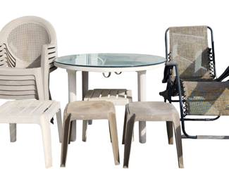 Relax and Entertain Outdoors with This Versatile Patio Set