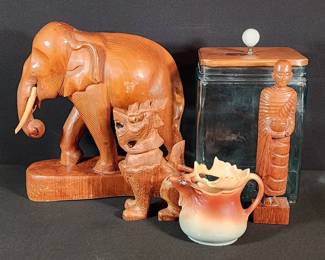 Carved Chinese Foo Dog ... Collectible