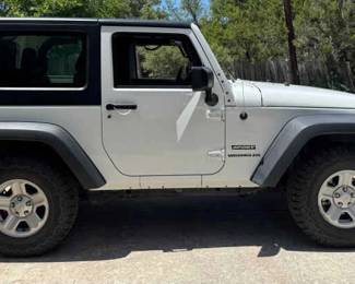  01 Jeep Wrangler Sport 2014... This One is in Great Shape... Dont Miss This Opportunity 