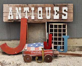 Vintage wooden decor, CocaCola and More 