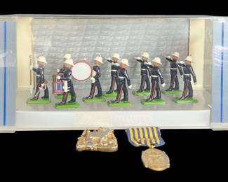  05 Vintage Britains Collection HandPainted Metal British Soldiers Band Set with Militaria Accoutrement