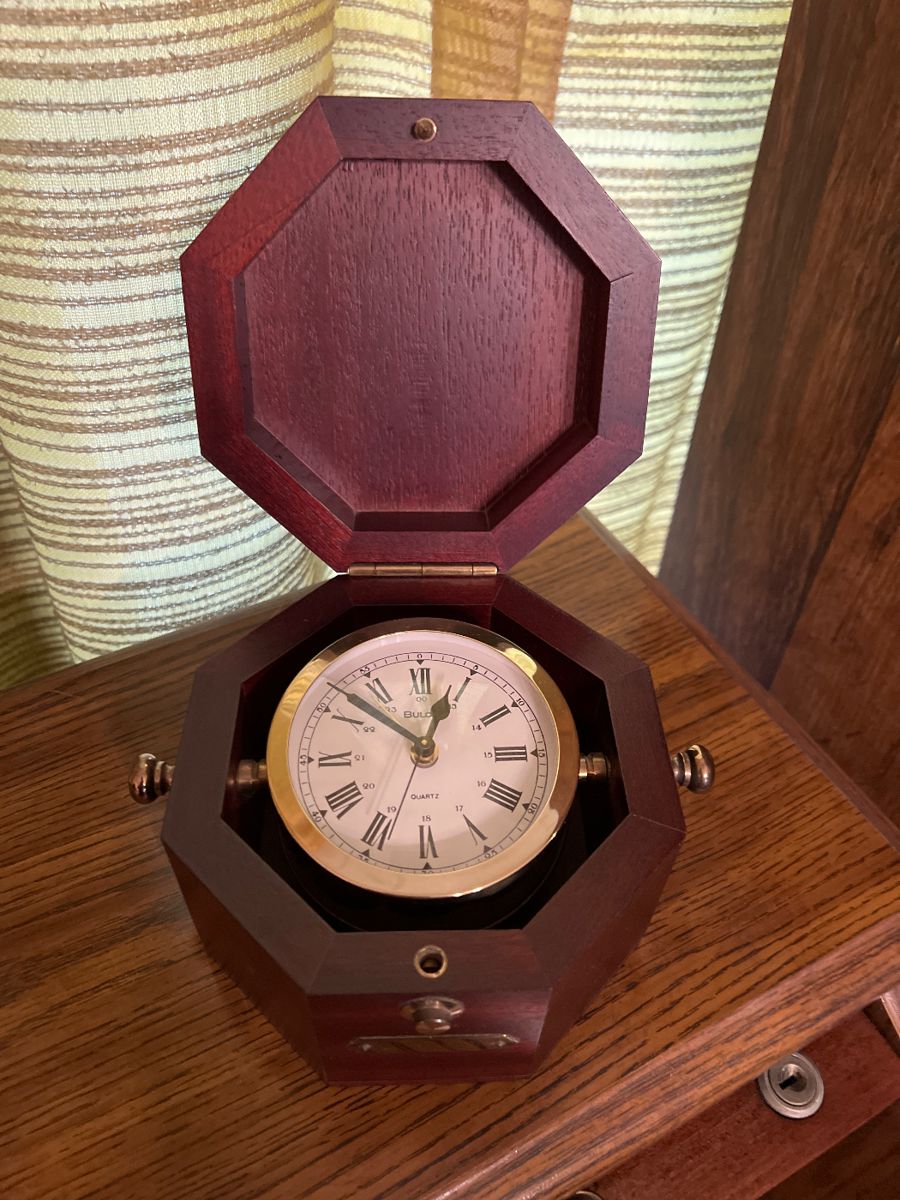 Bullova  Quartz Desk Clock