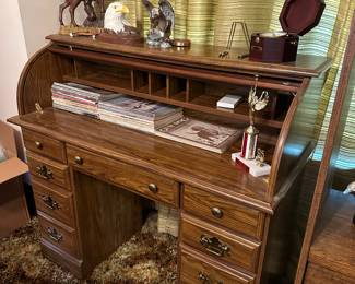 Roll top desk