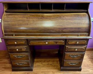 Vintage Full Size Roll Top Desk in Top Condition!