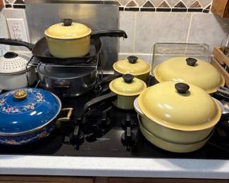 Vintage Club Cookware Set