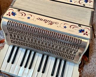"Milano" Accordian