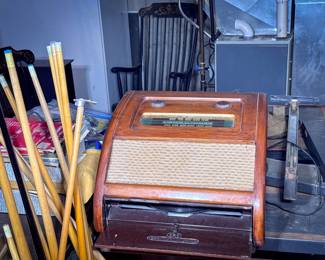 Vintage Paintings, Prints, Lighting, Electronics