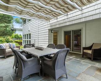 Patio Table with 6 Chairs 