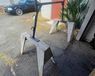 KSG088 Two Saw Horses And A Truck Pipe Rack