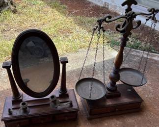 KSG070-Vintage Wooden Balance Scale and Swivel Vanity