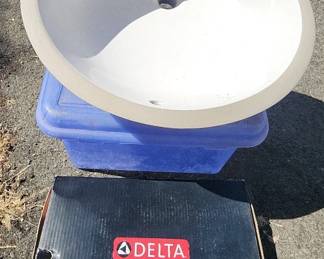 KSG079 - Bathroom Sink With Plumbing (2 of 2)