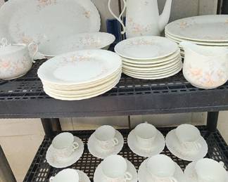 KSG089 - Mikasa 8 Setting Bone China Dinner Plates and More