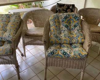 KSG001 - 5 Patio Wicker Chairs