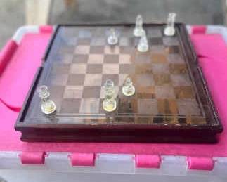 KSG090 Glass Chess Set