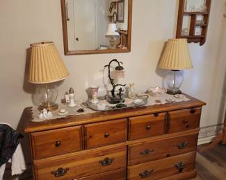 6 Drawer Dresser, Andrea by Sadek Marble Base Bronze Lamp