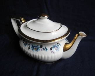GIBSON STAFFORDSHIRE – ENGLAND
A Taunton Vale Company
Bone white, gold trim, blue and pink floral décor.
Stamped and dated on bottom.
