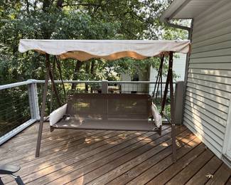 Outdoor covered swing
