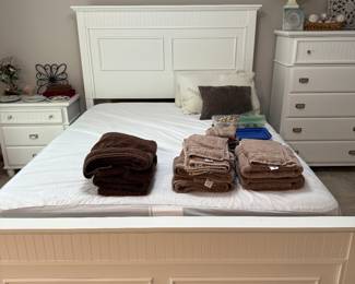 White modern bedframe and NEW mattress!