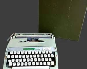 Vintage Signature 300 Typewriter with Case