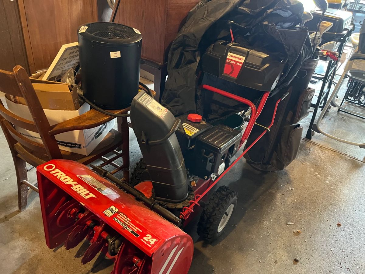 Troy-bilt snowblower. like new condition