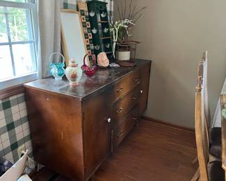 Wooden sideboard/buffet, Fenton candy dishes, misc decor