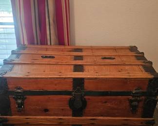 Wooden chest in excellent condition 