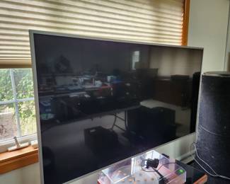 Multiple large flat screen tv's