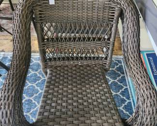 Set of 2 wicker chairs