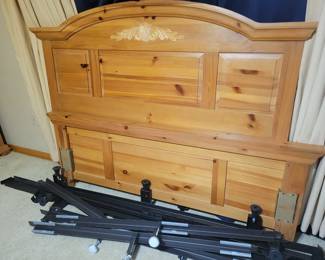 Queen size pine bedroom suite