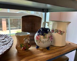Sugar and creamer dishes