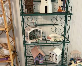 Folding decorative metal shelf with birdhouses