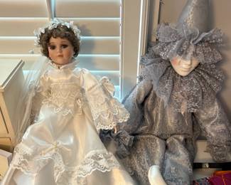 Dolls and clowns