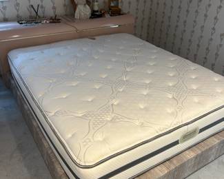 Queen mattress - BeautyRest