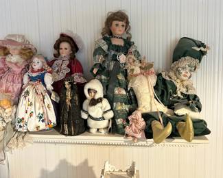 All sorts of dolls