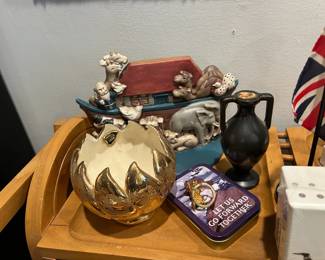 Noah's Ark decor and assorted vases