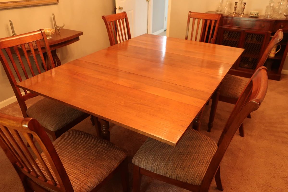 Dining  room  table  and  six  chairs.  There  are  4  leaves.  The  table  is  48"  x  50" wide  and  the  leaves  are  13"  each.