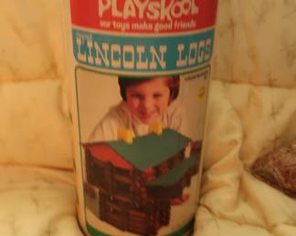 set of Lincoln logs