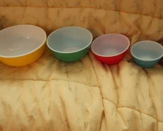 set of pyrex bowls