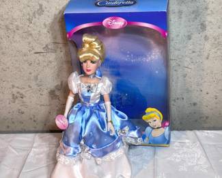 Walt Disneys Cinderella - Special Edition Porcelain Doll
