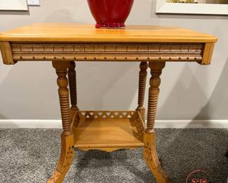 EASTLAKE Spoon Carved Side Table