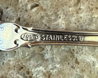 LYONS Queen Fancy Stainless Flatware Set