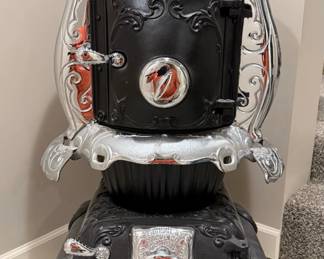 Restored Antique Late 1880s Glory Peninsular Stove Co. Detroit Chicago Buffalo No. 164 Cast Iron Pot Belly Stove
